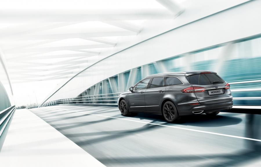  Ford Vignale Mondeo Hybrid Turnier 2019 года  (WW) (фото 11 из 15)
